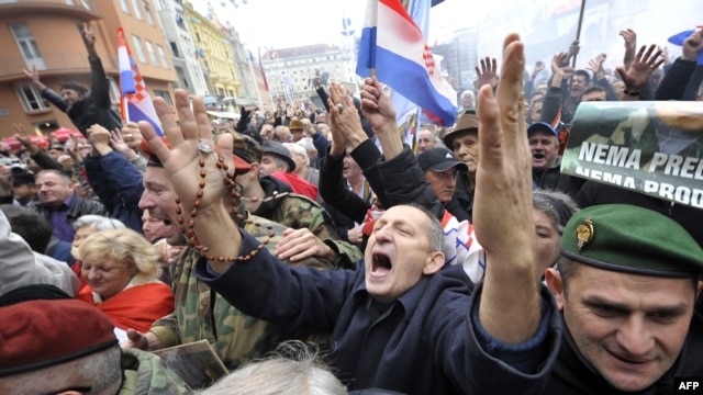 People in the Croatian capital, Zagreb, cheer seconds after the UN war crimes court announced the acquittal of former Croatian generals Ante Gotovina and Mladen Markac.