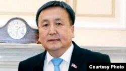 Қырғызстан парламентінің отставкаға кеткен спикері Асылбек Жээнбеков.