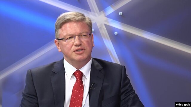 Stefan Fuele gjatë intervistës në selinë e Radios Evropa e Lirë në Pragë.