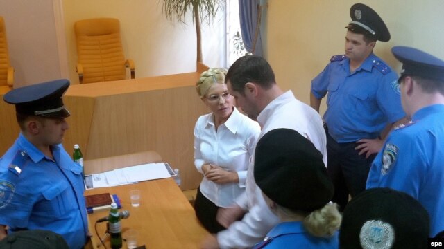 Former Prime Minister Yulia Tymoshenko (center) attends a session of Kyiv's Pecherskiy district court on August 5.