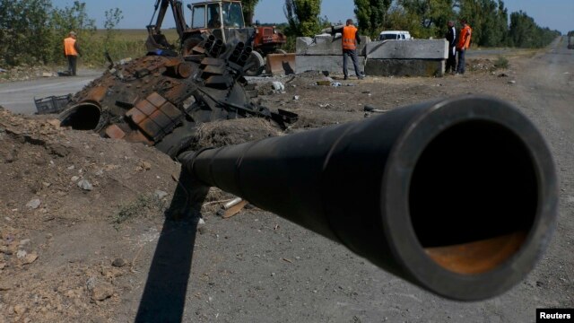 A turret and cannon from a Ukrainian Army tank is pictured at the site of a destroyed Ukrainian checkpoint outside the town of Olenivka near Donetsk.