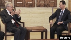 Syrian President Bashar al-Assad (right) with UN-Arab-League peace envoy for Syria Lakhdar Brahimi (file photo)