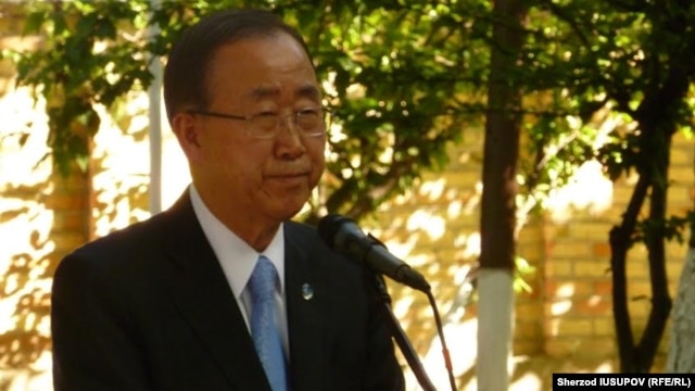 UN Secretary-General Ban Ki-moon honors the memory of those killed in Kyrgyzstan's Osh region in 2010 -- one of the few things Uzbek media reported.