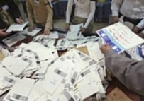 Ballot counting in Baghdad after the 15 October referendum (file photo) (epa)