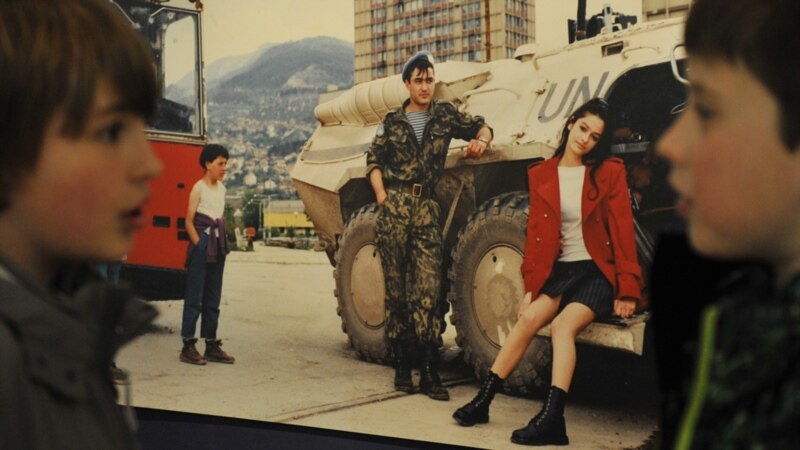 Sjećanje na ratno Sarajevo: Izložba Moda pod opsadom