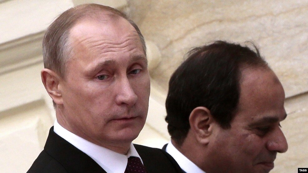 Владимир Путин и Абдель Фаттах ас-Сиси во время визита президента России в Каир 