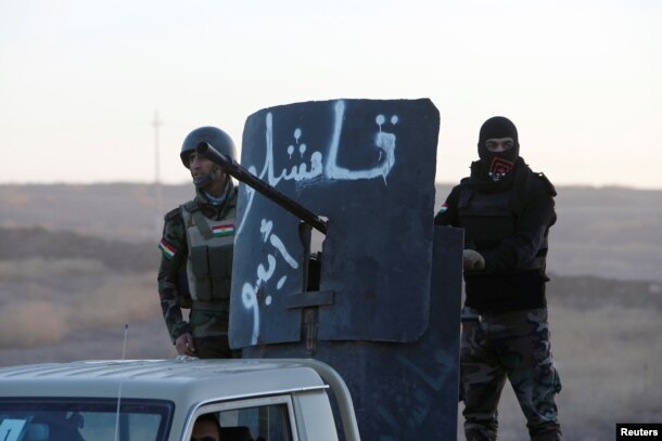 Kurdish Peshmerga forces advance to the east of Mosul to attack Islamic State militants on October 17.