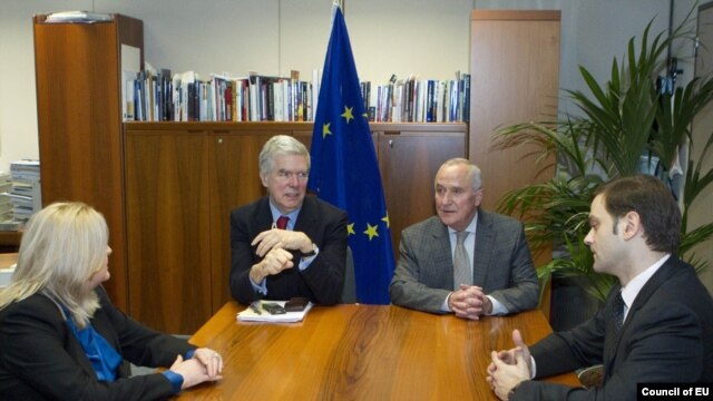 Edita Tahiri, Borislav Stefanović i Robert Kuper na pregovorima, novembar 2011.