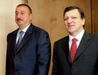 Barroso (right) and Aliyev in Brussels on November 7 (epa)