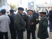 Demonstrators in Bishkek today (RFE/RL)