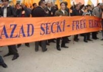 Opposition demonstrators in Baku on 13 November (RFE/RL)