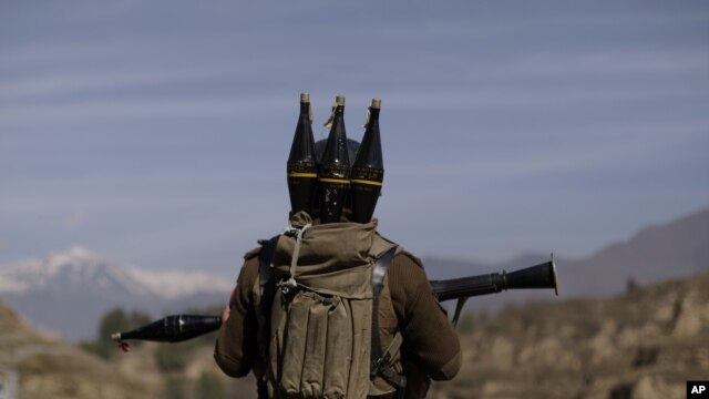A Pakistani soldier holds a rocket launcher while securing the area in the Bajur tribal region on the border with Afghanistan. (file photo)