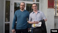 Vadim Kovtun (left) and Alexei Nikitin stand outside a Vladivostok courtroom after being cleared of murder following a retrial.