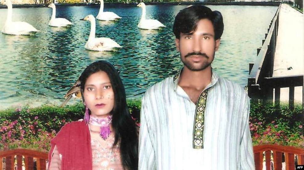 Shahzad Masih (right) and Shama Bibi were beaten and then set on fire by an angry mob at a brick kiln in Punjab Province in 2014.