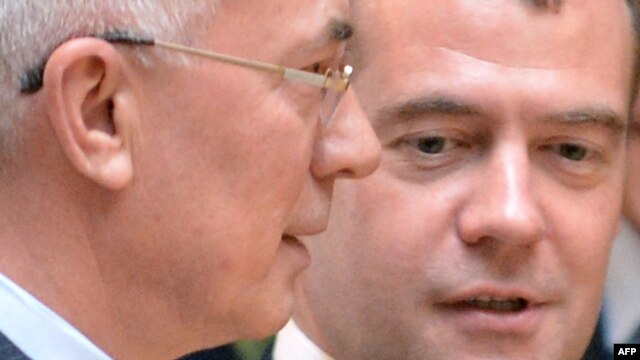 Николай Азаров и Дмитрий Медведев