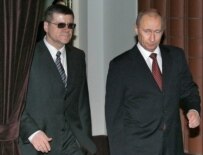 Chaika (left) with President Putin (file photo) (epa)
