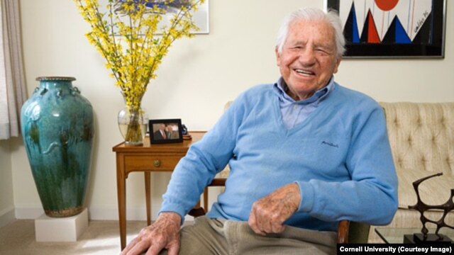 Меир Говард Абрамс (1912-2015)