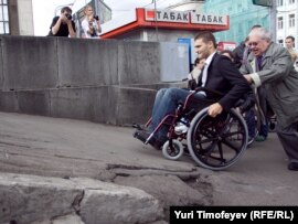 С отменой постановления о стопроцентной компенсации стоимости инвалидных колясок пострадают многие россияне с ограниченными возможностями