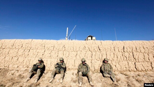 Some 10,000 U.S. Army personnel are initially expected to remain in Afghanistan through 2015. (file photo)