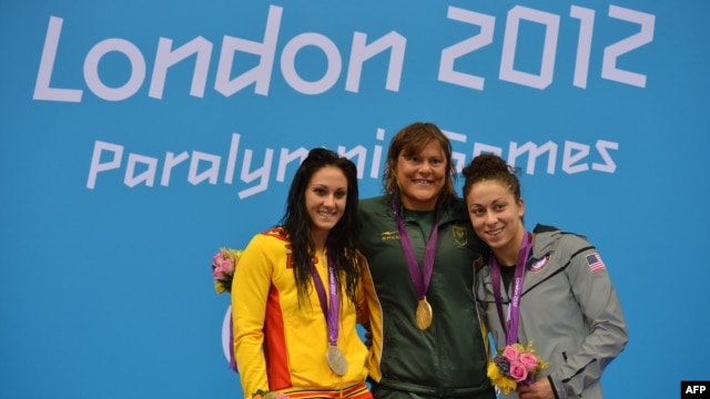 American bronze medalist Elizabeth Stone (right)  joins Spanish silver medalist Sarai Gascon (left) and South African gold medalist Natalie du Toit on the podium after the women's 100-meter backstroke finals in London on August 31.