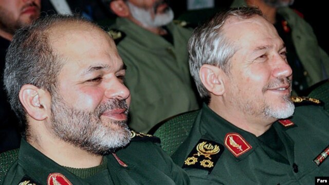 احمد وحیدی (چپ)، وزیر پیشنهادی دفاع در کنار رحیم صفوی، فرمانده سابق سپاه پاسداران