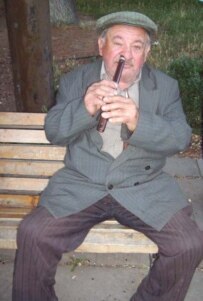 A flutist plays Stalin's favorite songs (RFE/RL)