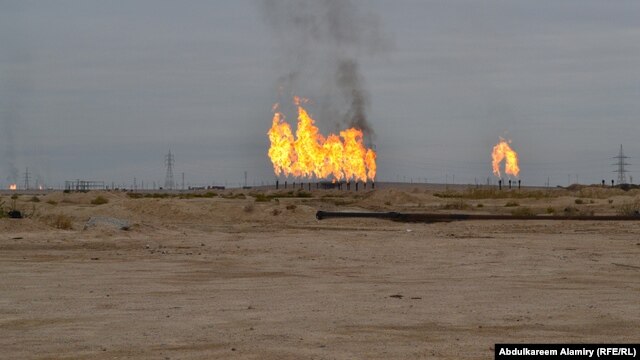 An Iraqi oil field near Basra (file photo)