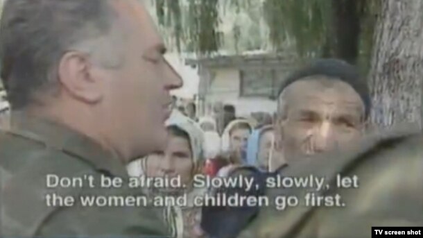 Ratko Mladić u Srebrenici, 1995.