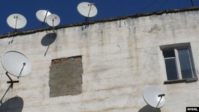 Moldova - Chisinau, TV parabolic antennas, 11Oct2009