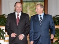 Kocharian (left) with Russia's Vladimir Putin earlier this year (epa)