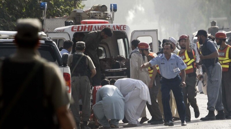 При нападении талибов в Пакистане убиты 16 человек
