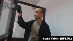 Азаматтық белсенді Макс Боқаев сотта тұр. Атырау, 3 маусым 2016 жыл. (Көрнекі сурет)