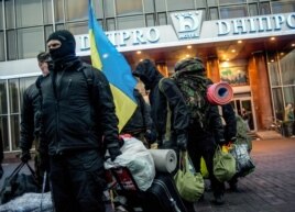 Бойцы "Правого сектора" у киевского отеля "Днепр", который они занимали в период выступлений на Майдане. 2014 год