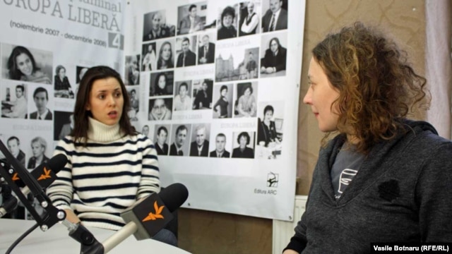 Natalia Morari și Nicoleta Esinencu, în studioul Europei Libere de la Chișinău