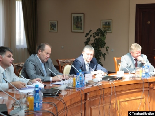 Armenia -- High-ranking Russian defense officials hold  talks in Yerevan, 20July 2010.