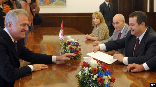 Tomislav Nikolić i Ivica Dačić prilikom davanja mandarta, Beograd, 28. juni 2012.