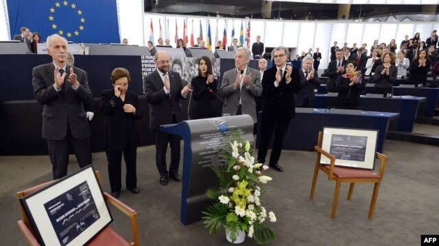 Ceremonia de  acordare a premiului Saharov pentru libertatea de gîndire activiștilor iranieni Nasrin Sotoudeh  și Jafar Panahi.