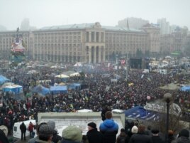 Майданға жиналған халық. Украина, Киев, 9 ақпан 2014 жыл. (Көрнекі сурет)