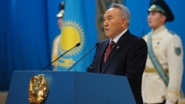 Президент Казахстана Нурсултан Назарбаев зачитывает традиционное ежегодное послание. Астана, 14 декабря 2012 года.