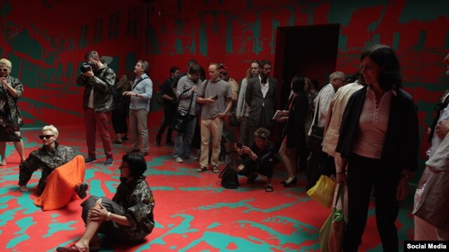 На Венецианской биеннале появились 