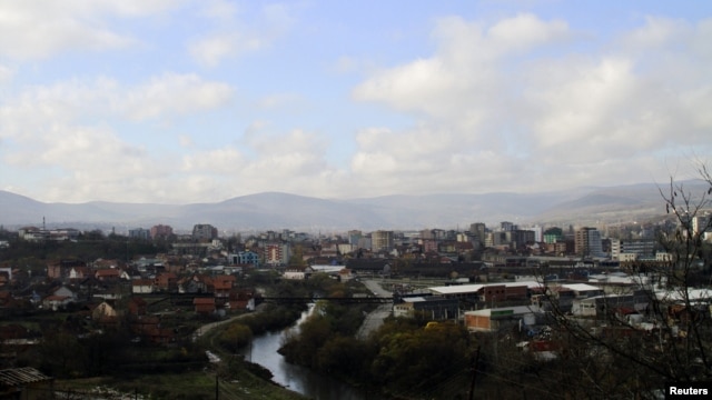 Rijeka Ibar razdvaja Mitrovicu