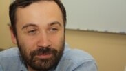 Илья Пономарев, депутат Госдумы России, на круглом столе о ситуации с политическими заключенными в Казахстане. Алматы, 19 мая 2012 года.