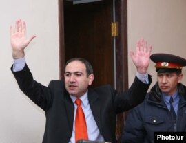 Nikol Pashinian is editor of the 'Haykakan zhamanak' newspaper.