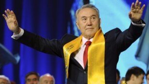 Президент Казахстана Нурсултан Назарбаев на форуме своих сторонников по случаю его победы на выборах президента. Астана, 4 апреля 2011 года. 