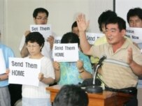 Relatives of South Korean hostages in Afghanistan (AFP)