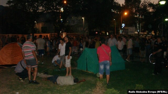 The demonstrators have called on Macedonians to join them in future protests against government plans to build administrative offices on the site of the park.
