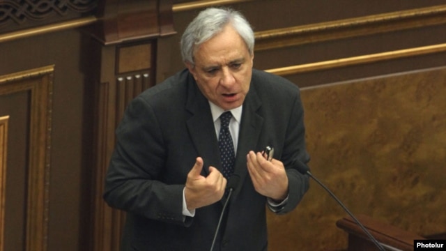 Armenia - Former Foreign Minister Vartan Oskanian addresses the National Assembly, Yerevan, 1Oct2012.
