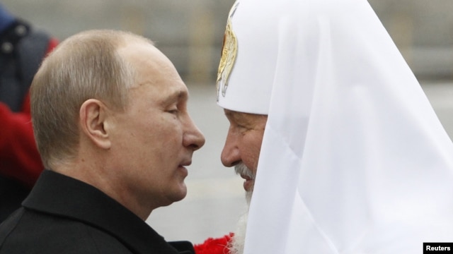 Президент Росії Володимир Путін (ліворуч) та глава РПЦ Кирило. Архівне фото