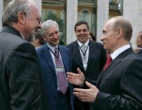Putin (right) meeting with leading Russian newspaper editors in June 2006 (epa)