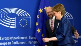 Şotlandiyanın birinci naziri Nicola Sturgeon və Avropa Parlamentinin başçısı Martin Schulz